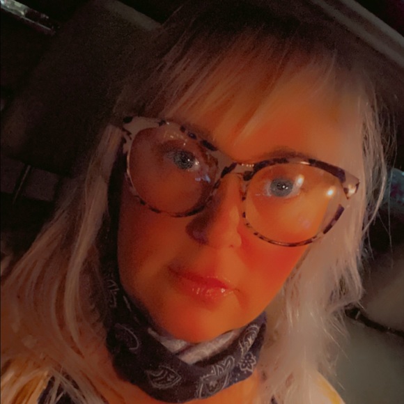 Meet your Posher, Bohemian Red Boutique ❤️ - Picture 3 of 8